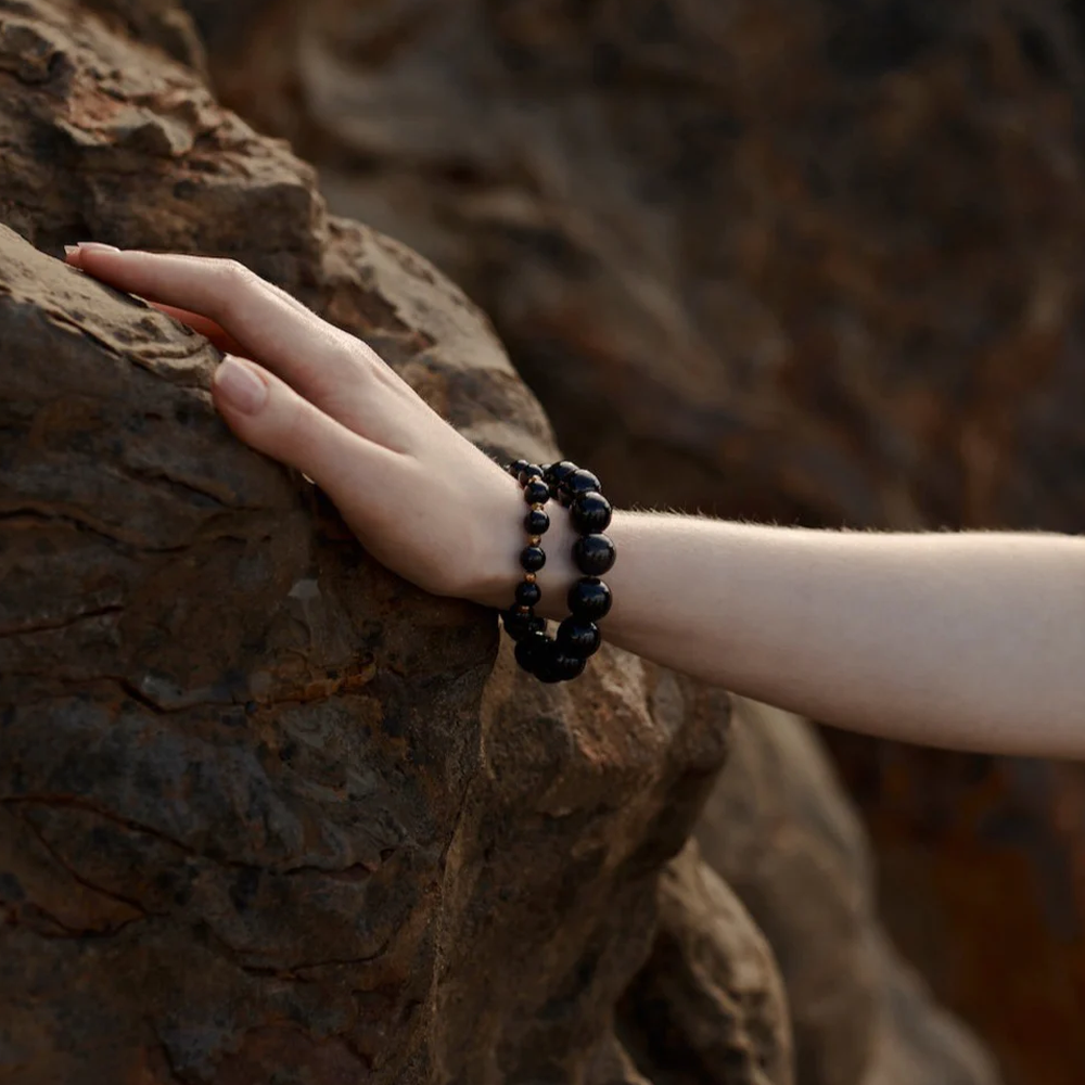 Aurora / Bracelet / Black Onyx + Gold