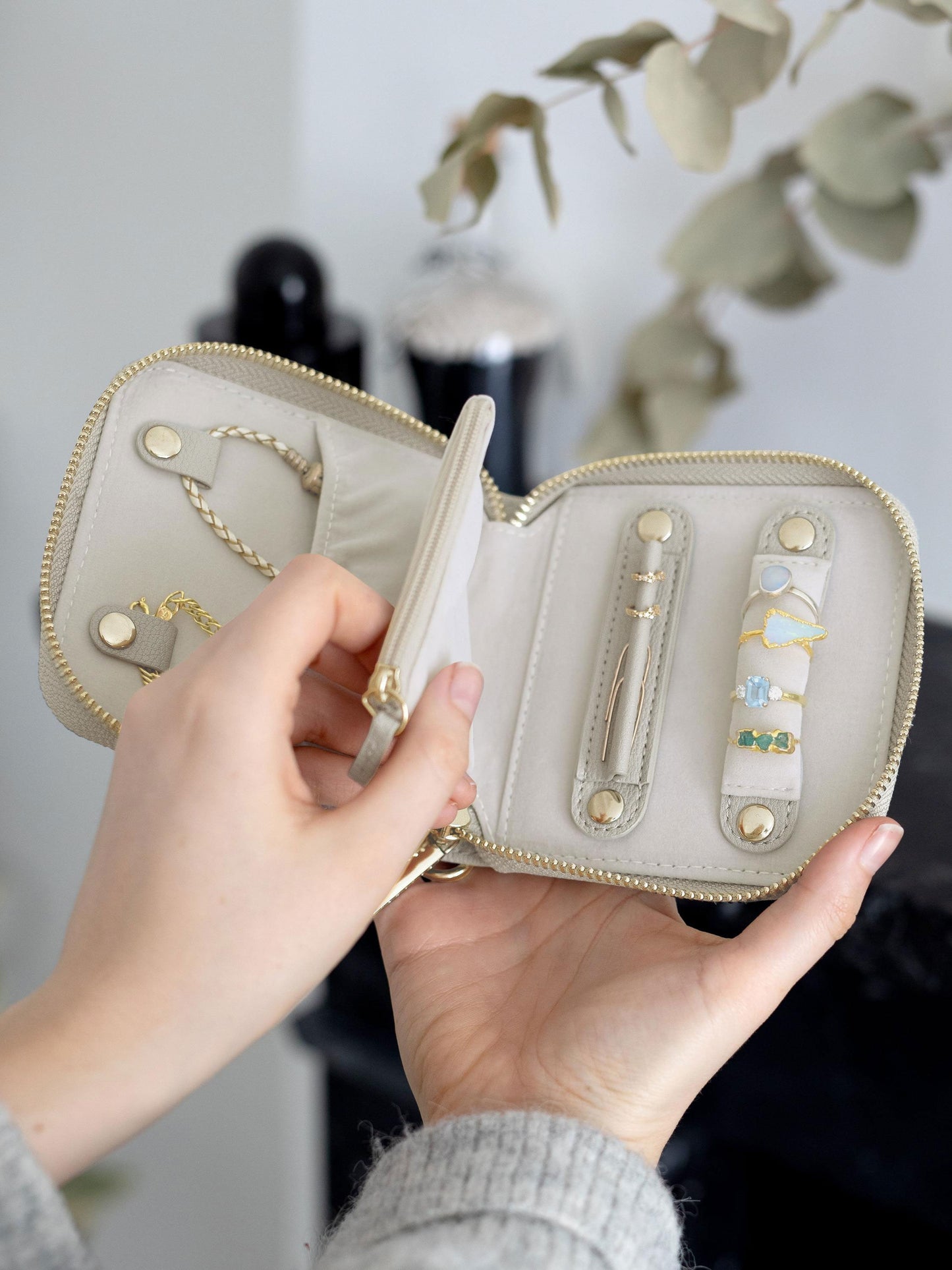 Oatmeal Compact Jewellery Roll