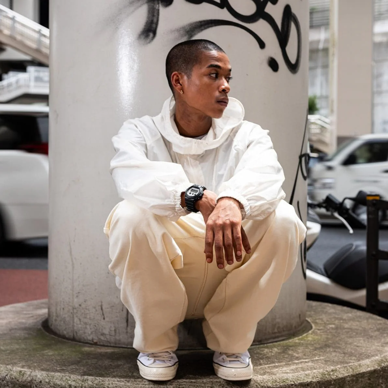 G-Shock Black & White - DW6900WD-1D