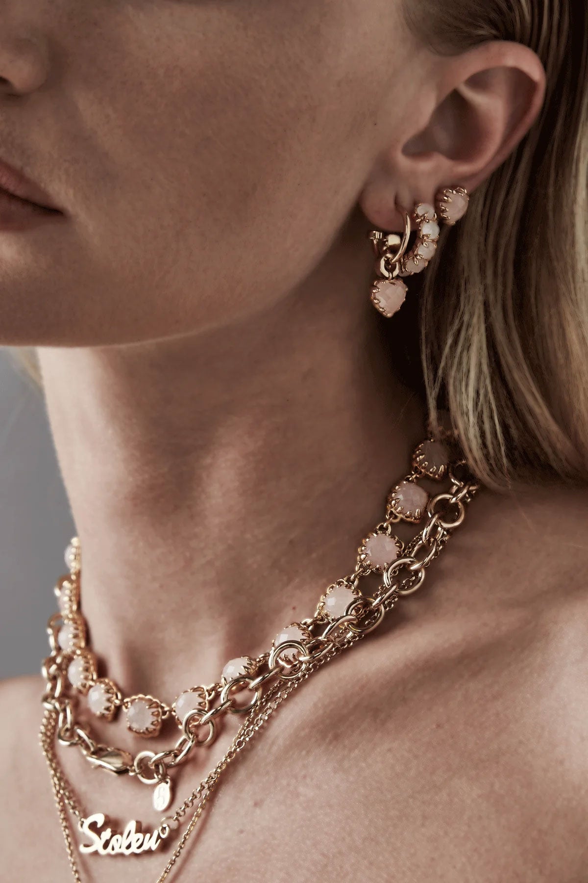 Love Claw Anchor Earring Rose Quartz - Gold Plated