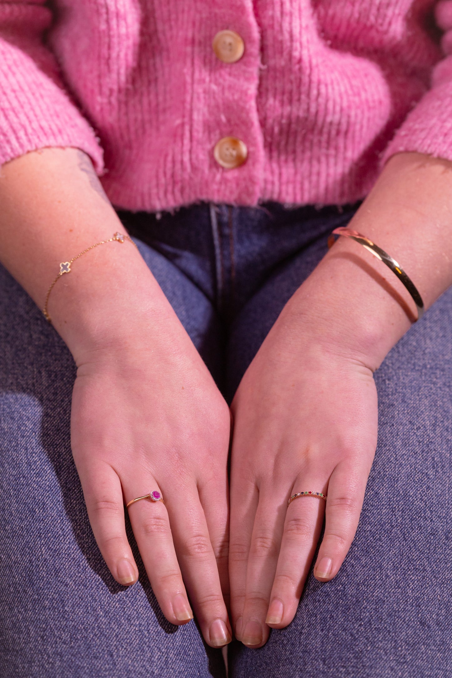 9k Yellow Gold Mother of Pearl Petal 19cm Bracelet