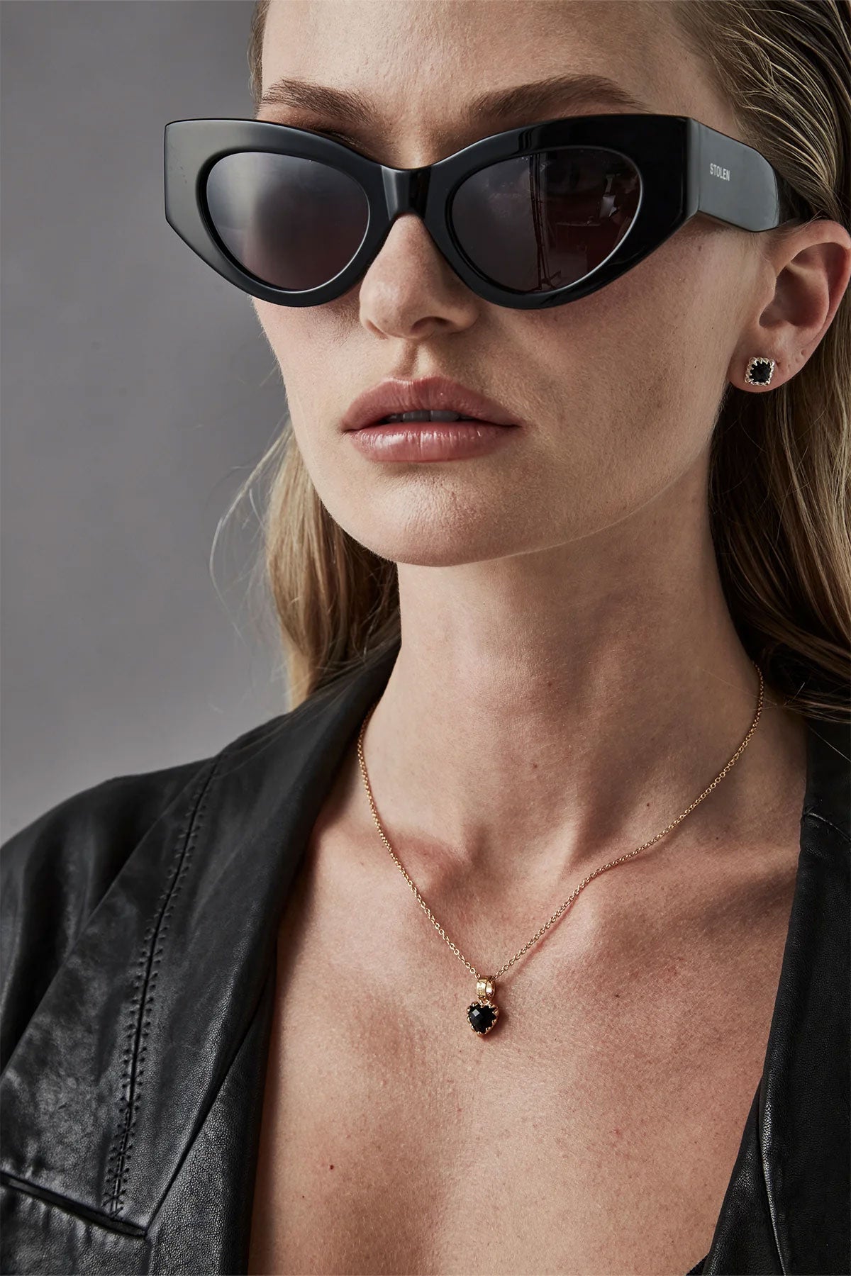 Mini Love Claw Necklace Onyx Gold Plated