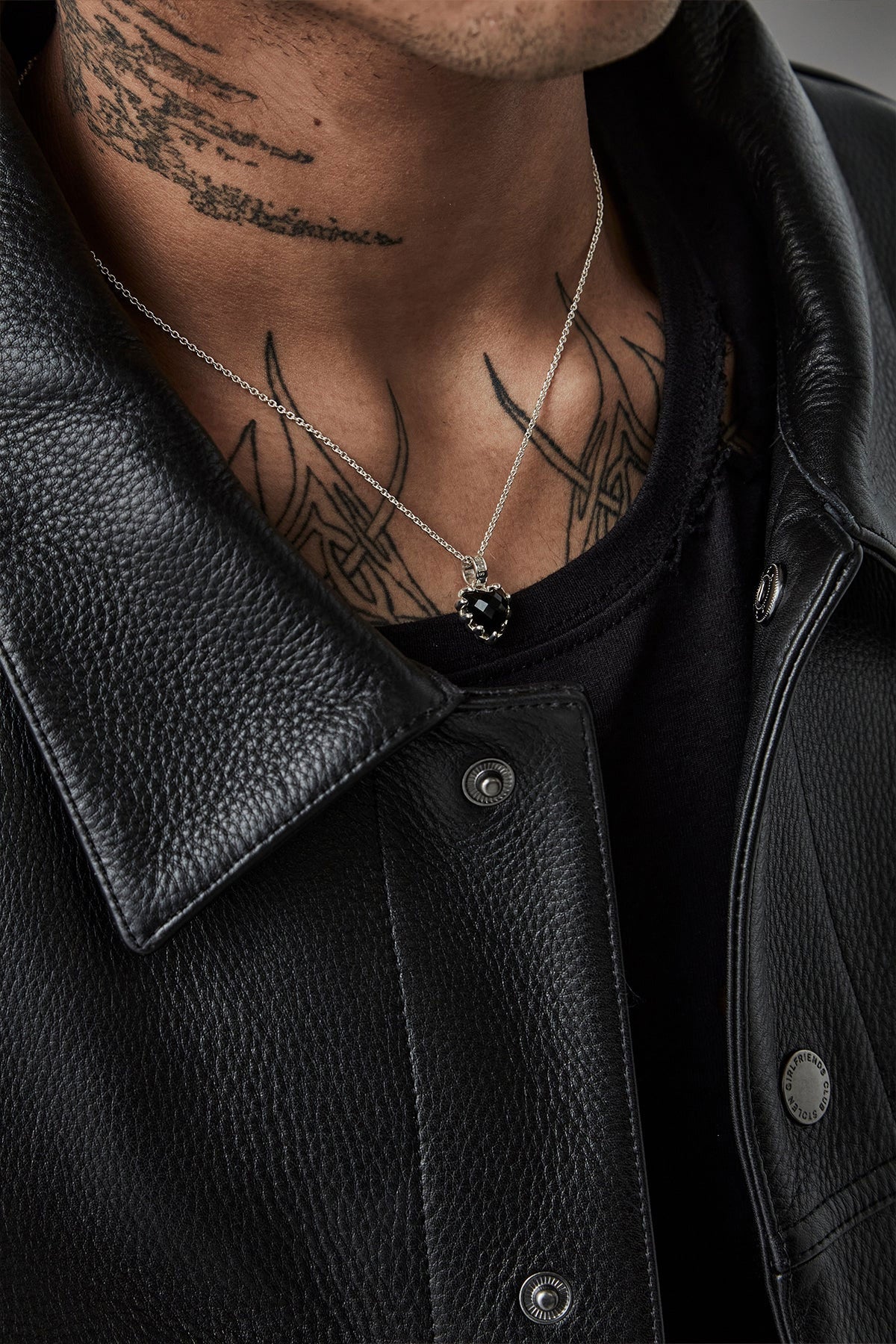 Mini Love Claw Necklace Onyx