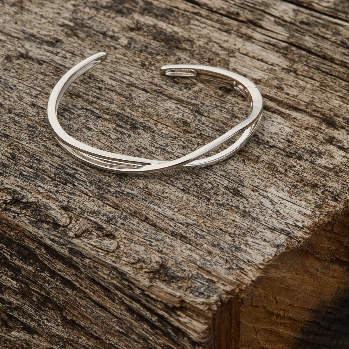 Amara Hinged Cuff