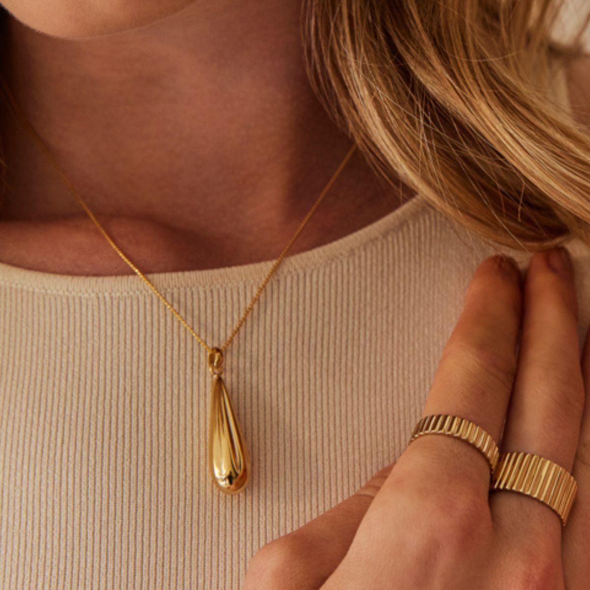 Raya Small Baton Necklace - Gold Plated