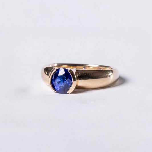 The Colbat Crest - 9k Yellow Gold 1.62ct Round Blue Sapphire Ring