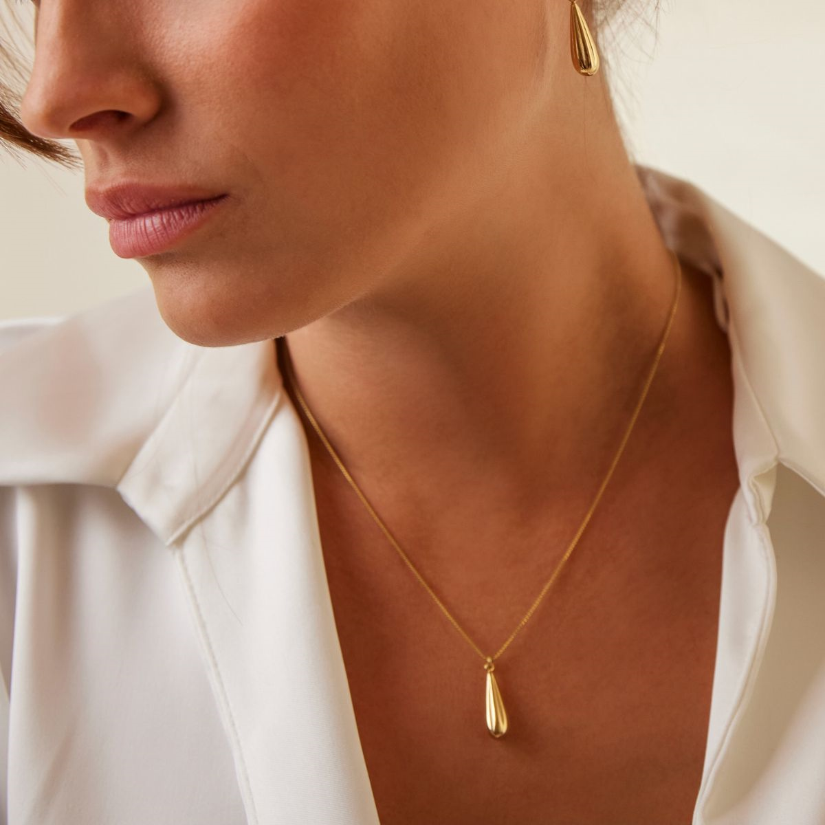 Raya Small Baton Necklace - Gold Plated